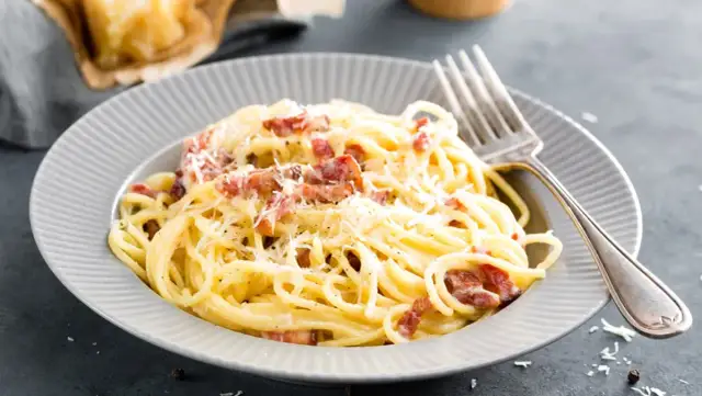 Najlepsze dania z makaronem spaghetti - 10 sprawdzonych przepisów krok po kroku