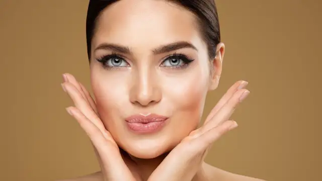 Czym się powiększa usta? Poznaj najbezpieczniejsze metody i efekty