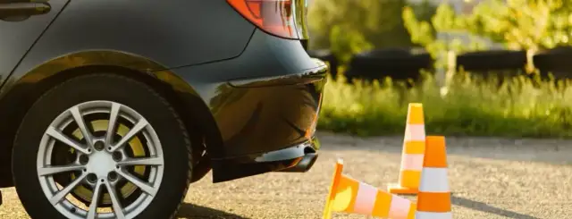 Jak zrobić łuk prawo jazdy - kluczowe zasady i najczęstsze błędy do uniknięcia