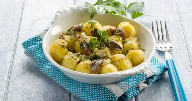 Recette de salade pomme de terre anchois : une entrée légère et savoureuse