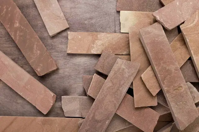 Ile kosztuje położenie kamienia dekoracyjnego? Sprawdź ceny i porady