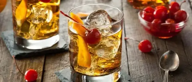 Najlepsze drinki z amaretto: klasyczne i kreatywne przepisy na koktajle