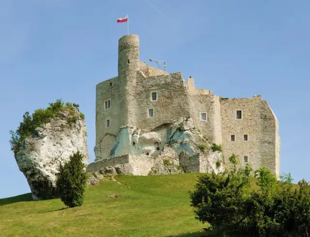 Zamek w Mirowie - Malownicze Ruiny i Historia, Która Zadziwia