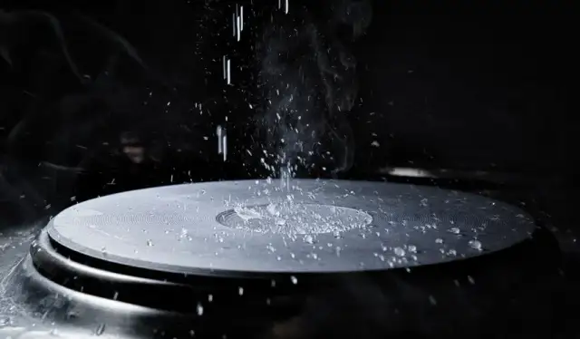 Fascynujące zjawisko Leidenfrosta - poznaj tajemnicę tańczącej kropli wody