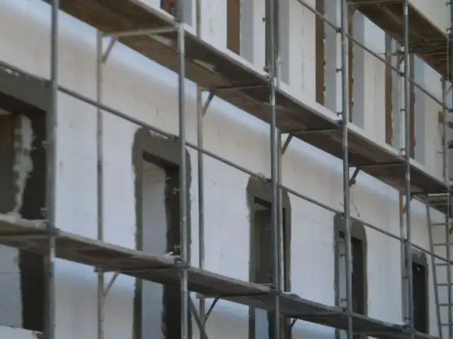 Kołkowanie styropianu na elewacji: Uniknij błędów przy ocieplaniu domu