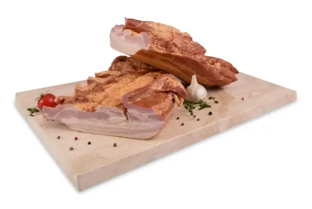 Ile kalorii ma boczek wędzony? Sprawdź, co musisz wiedzieć!