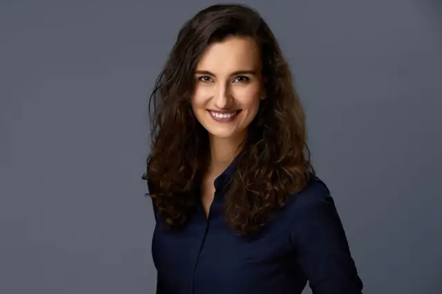 Jak się ubrać do zdjęcia do CV, aby wyglądać profesjonalnie?