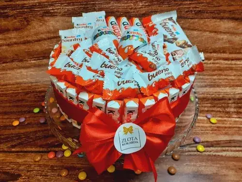 Jak zrobić tort z batoników Kinder, który zachwyci każdego smakosza