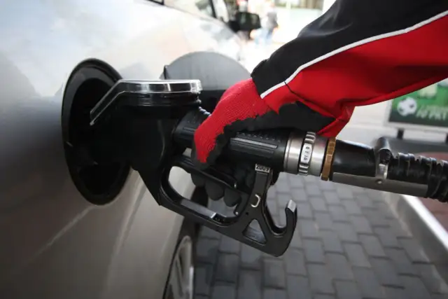 Aktualna cena diesla w Polsce – czy warto tankować teraz? Sprawdź oszczędności!