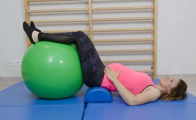 Co wywołuje poród? Naturalne metody i medyczne sposoby na przyspieszenie porodu