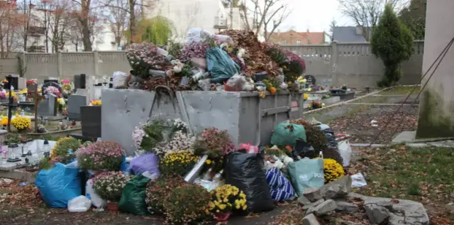Ile kosztuje wywóz śmieci z cmentarza i co wpływa na te opłaty?