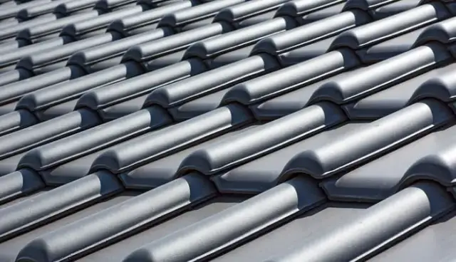 Ile kosztuje dobra dachówka? Zaskakujące ceny i rodzaje dachówek ceramicznych