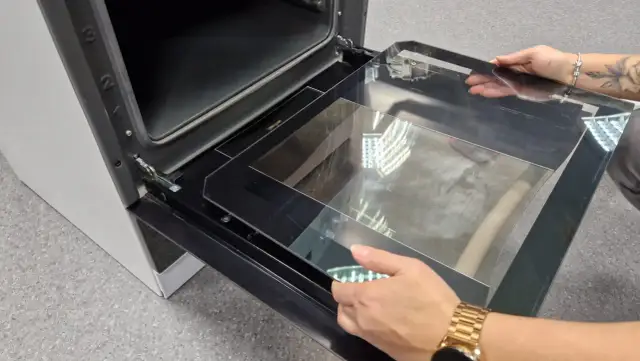 Jak włożyć szybę do piekarnika Amica – krok po kroku z cennymi wskazówkami