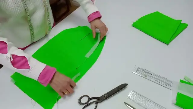 Jak zrobić rozcięcie w spódnicy - proste kroki, które ułatwią szycie