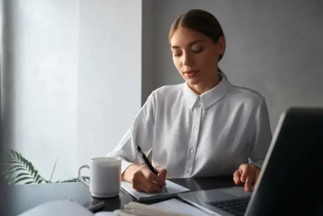 Kto płaci składki ZUS za pracownika na zwolnieniu lekarskim? Sprawdź!