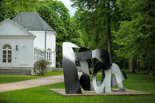 Centrum rzeźby w Orońsku: odkryj fascynujący świat sztuki rzeźbiarskiej