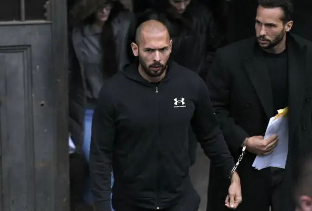 Andrew Tate kim jest? Kontrowersje, sukcesy i wpływ na młodzież.