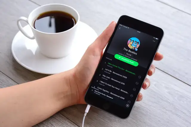 Aplikacja Spotify – co to jest i jak zmienia sposób słuchania muzyki