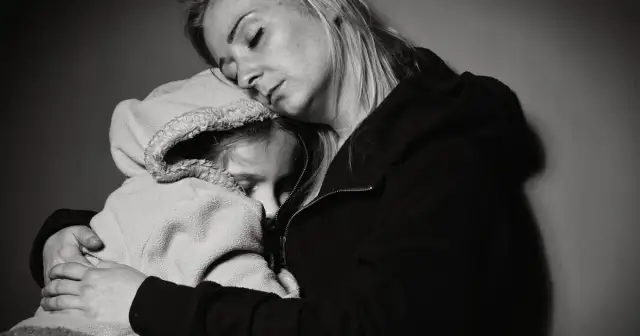 Jak wygląda życie samotnej matki? Wyzwania, wsparcie i codzienne realia