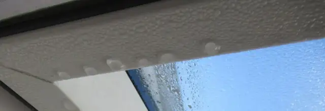 Dlaczego okna się skraplają? Poznaj przyczyny i skuteczne sposoby na to