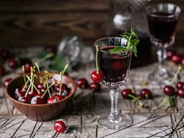 Nalewka z wiśni jak zrobić - prosty przepis na wyjątkowy smak