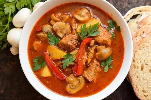 Jak ugotować zupę gulaszową: najlepszy domowy przepis krok po kroku