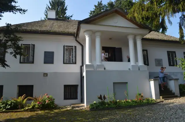 Gdzie urodził się Juliusz Słowacki? Poznaj jego miejsce narodzin w Krzemieńcu