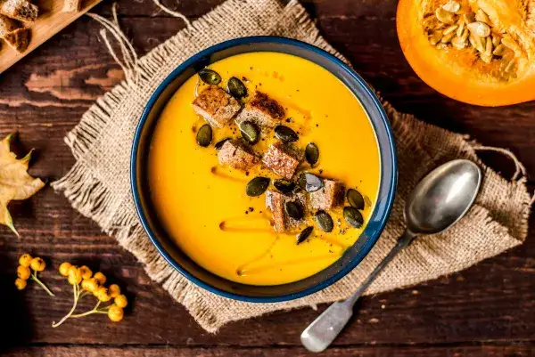 Czym doprawić zupę dyniową, aby uzyskać idealny smak i aromat