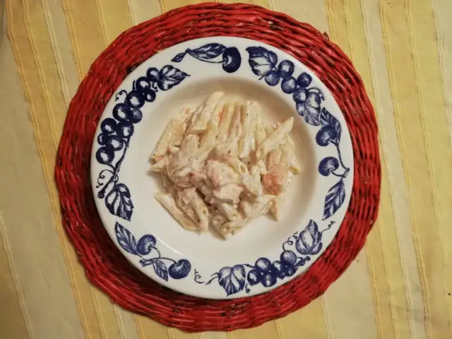 Penne salmone – prosty przepis na pyszne danie z łososiem