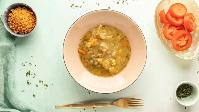 Ile kalorii ma zupa ogórkowa z ziemniakami? Zaskakujące wartości!