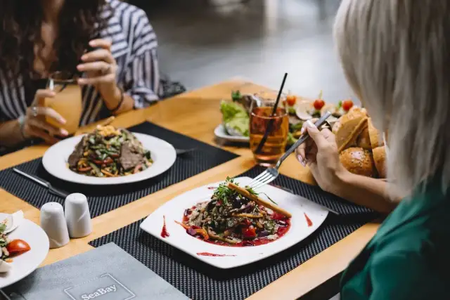 Gdzie zjeść w Ostrowie? Odkryj najlepsze lokale gastronomiczne