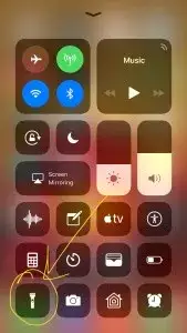 Jak szybko włączyć lampę w aparacie iPhone bez stresu i kłopotów