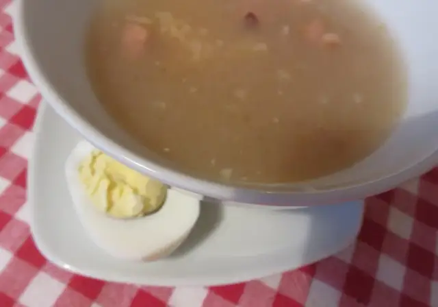 Jak zakwasić żurek na szybko: 3 skuteczne metody bez czekania