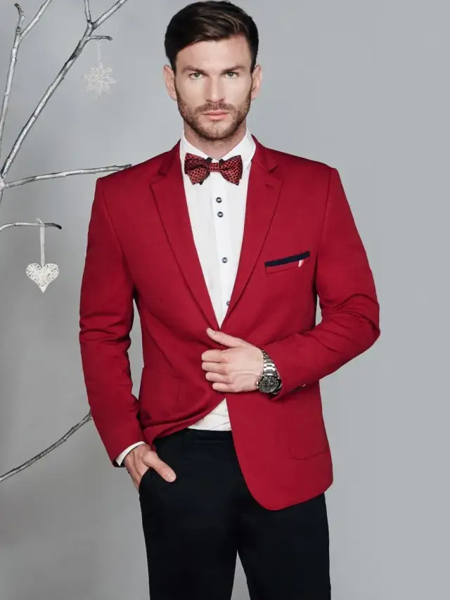Modne stylizacje na święta dla mężczyzn. Unikaj wpadek i bądź elegancki!