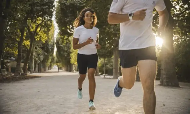 Na co wpływa bieganie? Odkryj jego zaskakujące korzyści zdrowotne