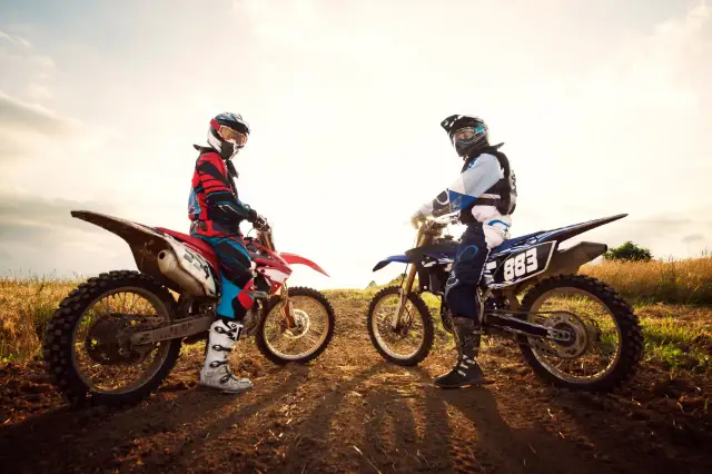 Jakie prawo jazdy na enduro? Sprawdź, co musisz wiedzieć!