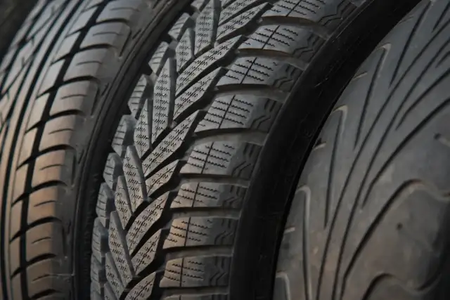 Jak rozpoznać oponę zimową – kluczowe cechy, które musisz znać