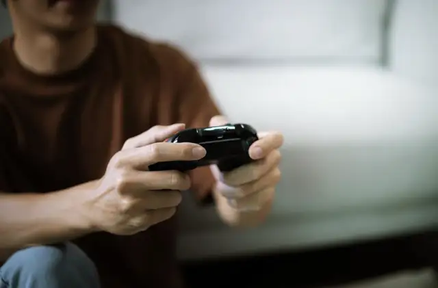 Szybkie wypłaty: jak to naprawdę działa na platformach rozrywkowych online