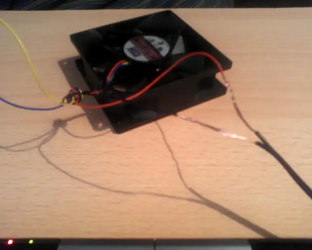 Jak bezpiecznie podłączyć wiatrak od komputera do prądu - poradnik montażu