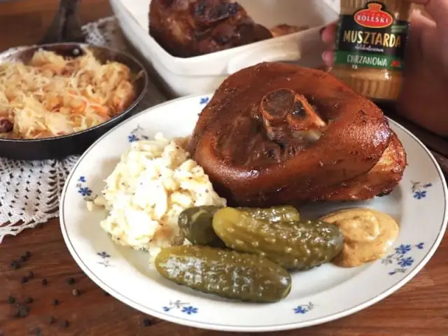 Czym natrzeć golonkę do pieczenia, aby uzyskać wyjątkowy smak?