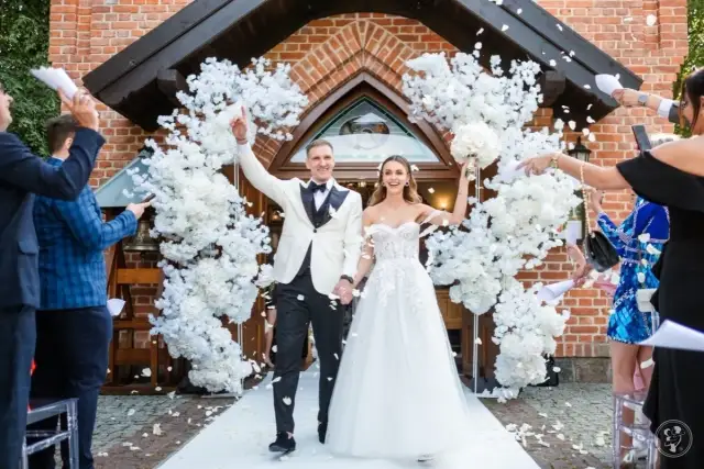 Najlepsze pieśni na ślub kościelny, które wzruszą Waszych gości