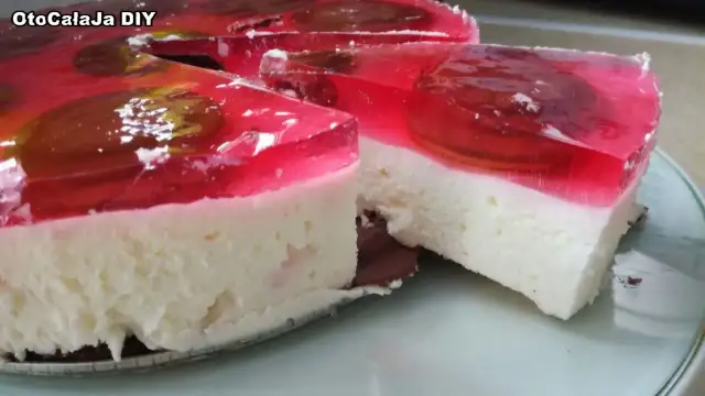 Jak wzbogacić sernik na zimno Gellwe? Co dodać dla lepszego smaku