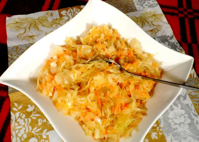 Jaką surówkę do ryby i frytek wybrać, aby nie żałować wyboru?