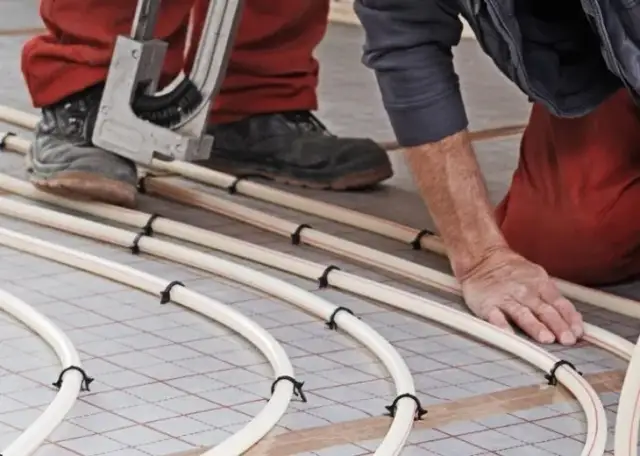 Jak działa ogrzewanie podłogowe? Odkryj tajemnice efektywności i oszczędności