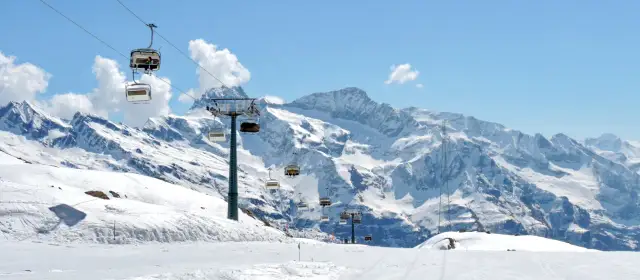 Gdzie na narty z Krakowa? Odkryj najlepsze stacje narciarskie blisko