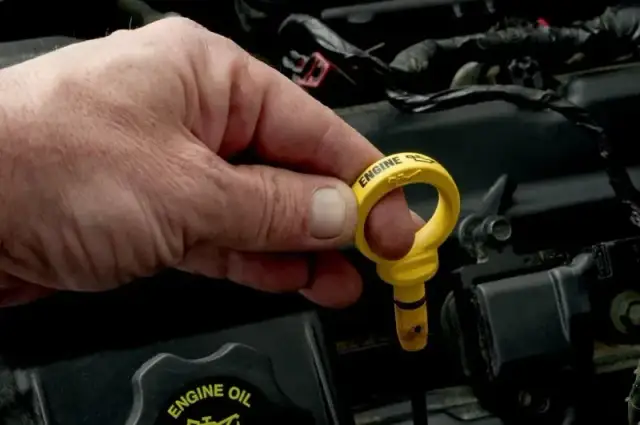 Jaki olej gdy silnik bierze? Sprawdź, jak uniknąć kosztownych napraw