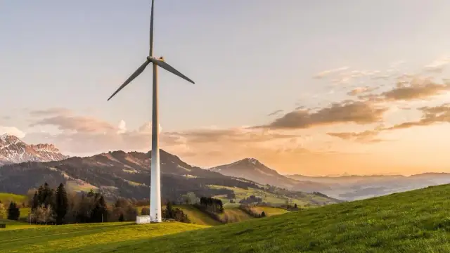 Jak działa turbina wiatrowa? Zrozum mechanizmy i oszczędzaj energię