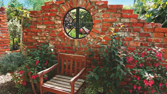 Pomysły na to, co można zrobić z cegły w ogrodzie, które zaskoczą