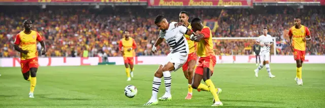 Jak się gra w piłkę nożną – poznaj zasady, techniki i strategie gry