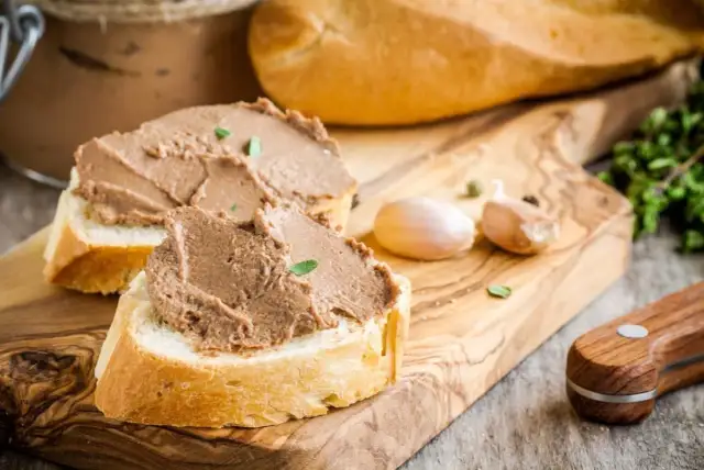 Czym doprawić pasztet, aby uzyskać wyjątkowy smak i aromat?